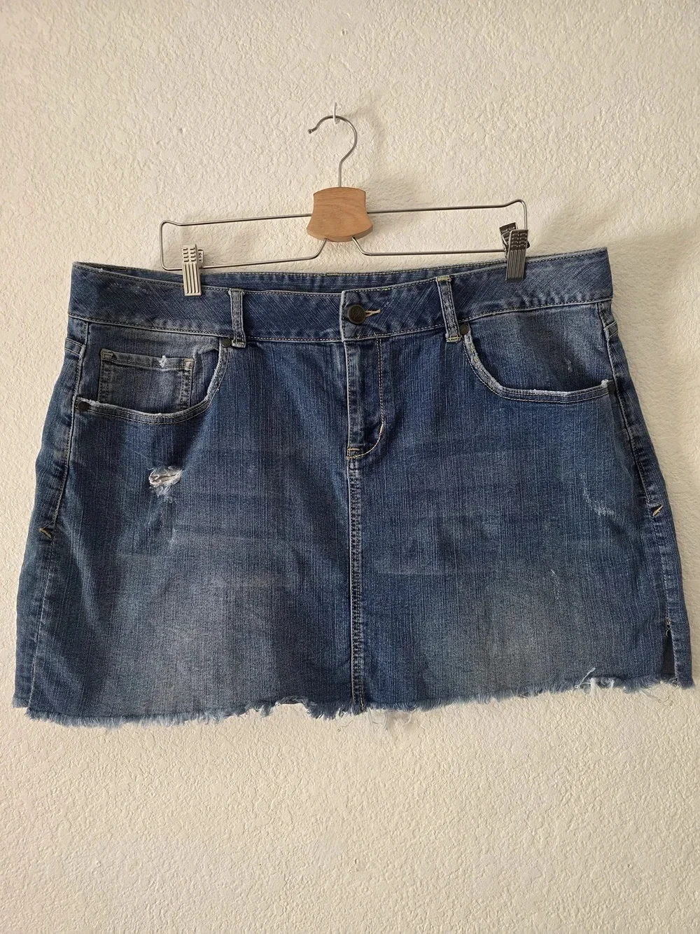 Casual Blue Denim Mini Skirt - Frayed Hem